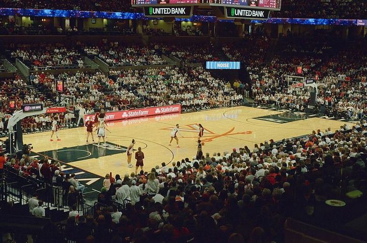 NBA总决赛撞车世界杯，尼克斯主场门票骤降，文班亚马遇太阳剧本（封面配图）